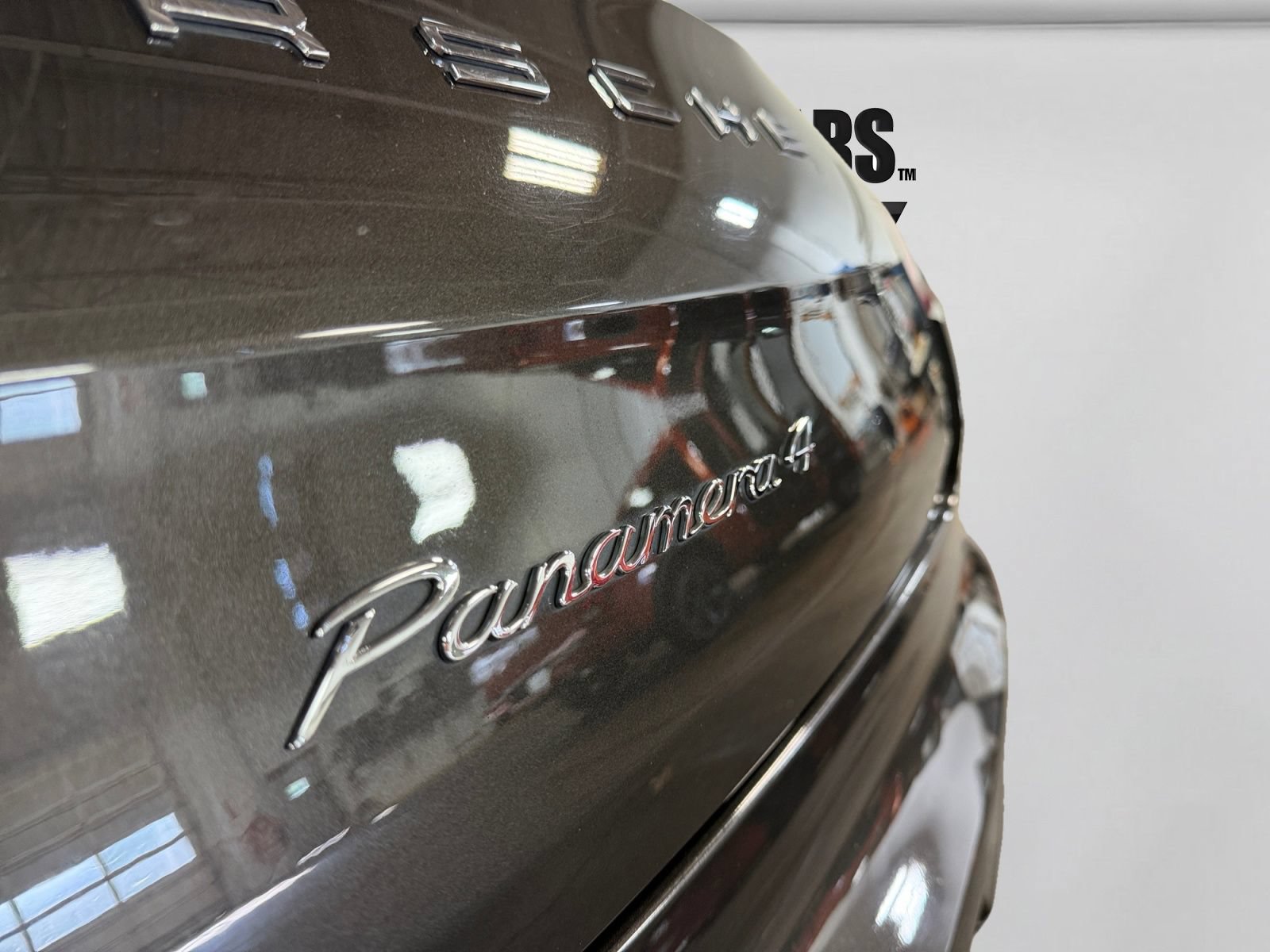 Used 2014 Porsche Panamera 4 w/ Premium Package AWD/4WD image 11