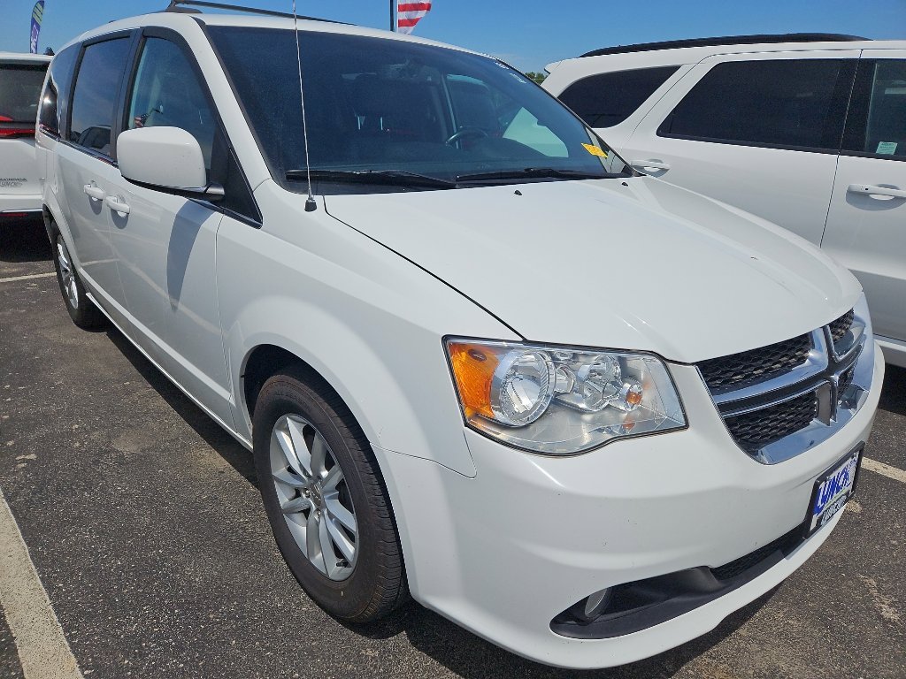 Used 2018 Dodge Grand Caravan SXT w/ Rear Park Assist Package FWD image 3