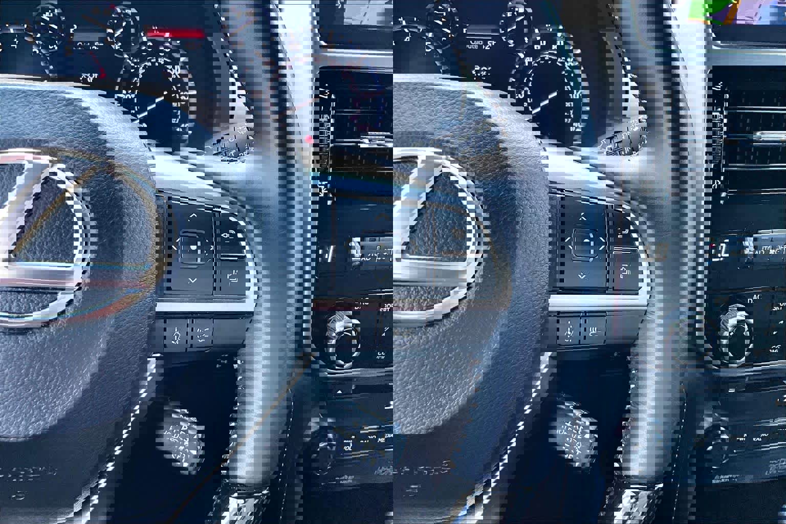 Used 2023 Lexus GX 460 Luxury w/ Sport Design Package image 23