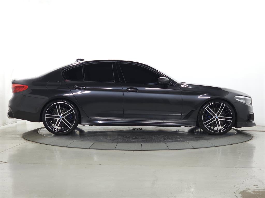 Used 2020 BMW M550i xDrive w/ Executive Package image 11