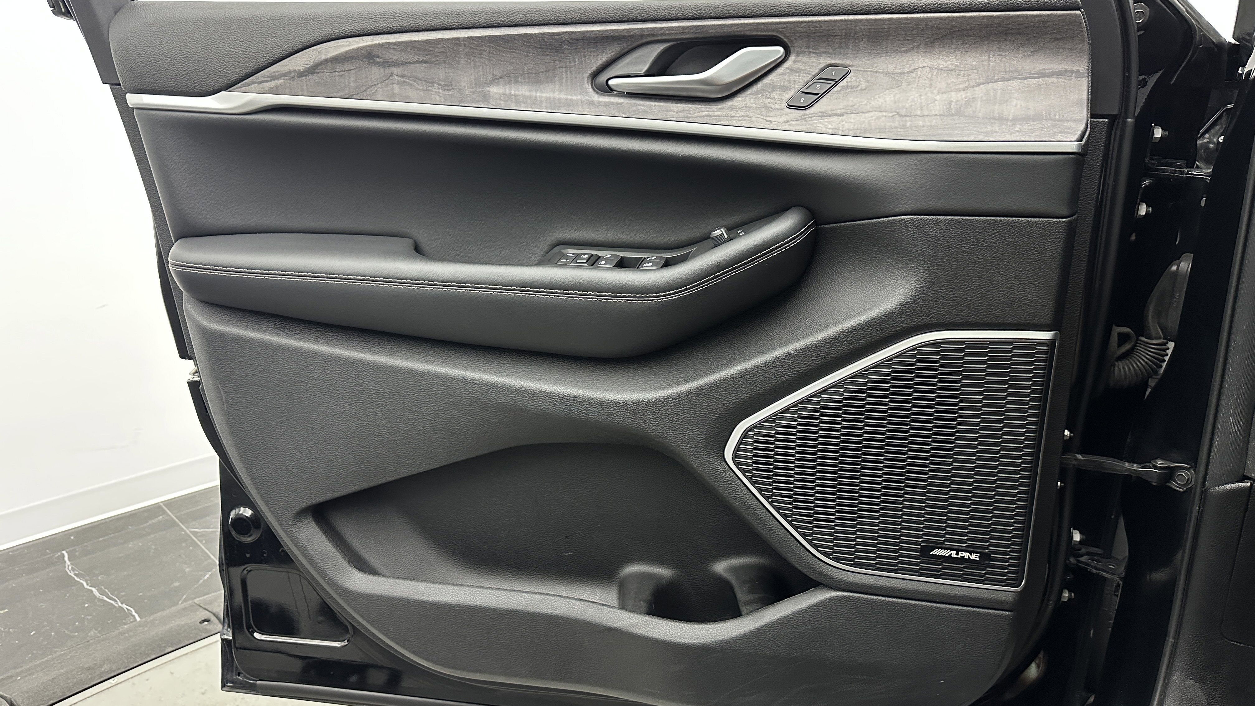 Used 2024 Jeep Grand Cherokee Limited 4xe image 27