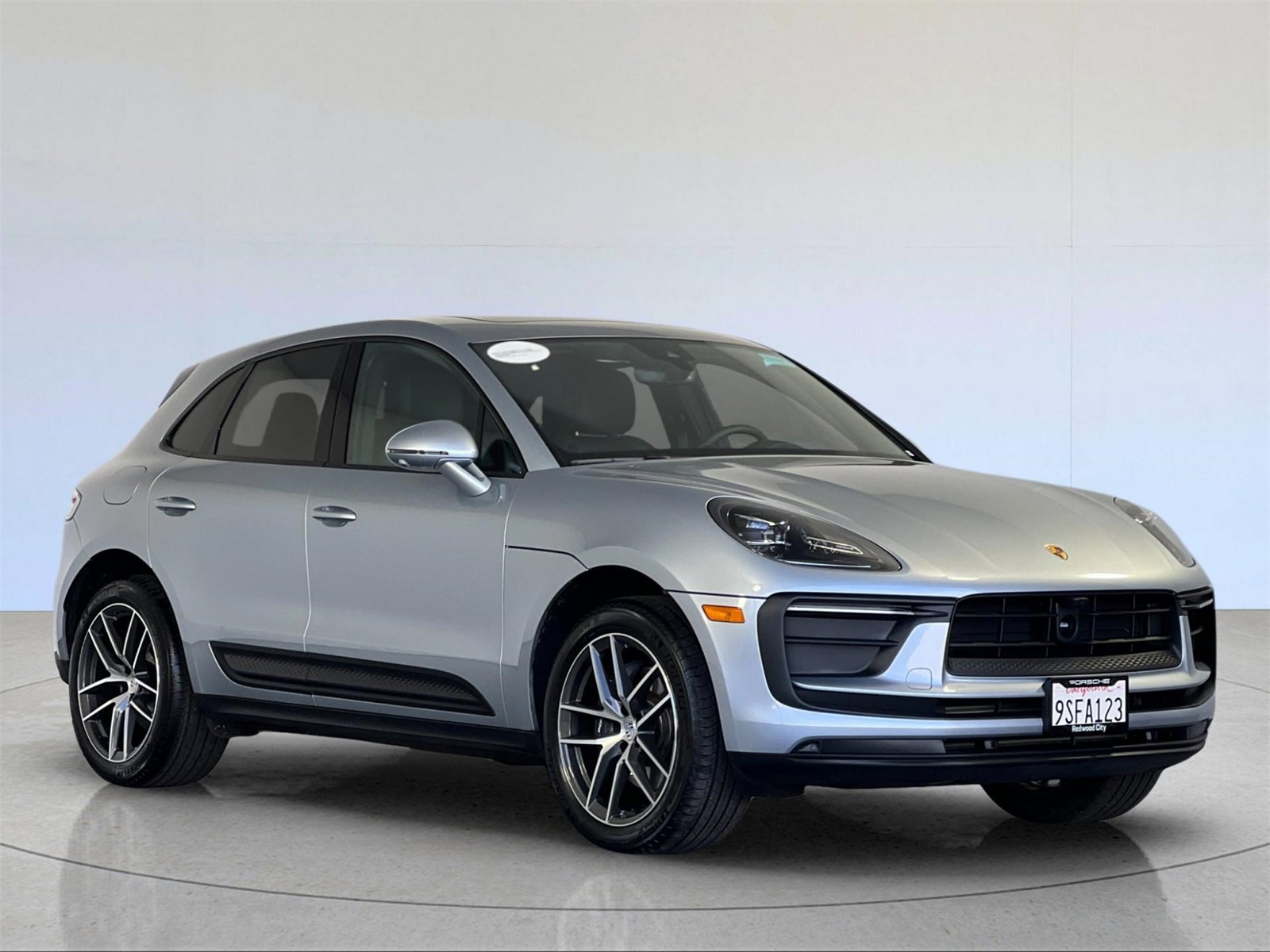 Used 2025 Porsche Macan image 10