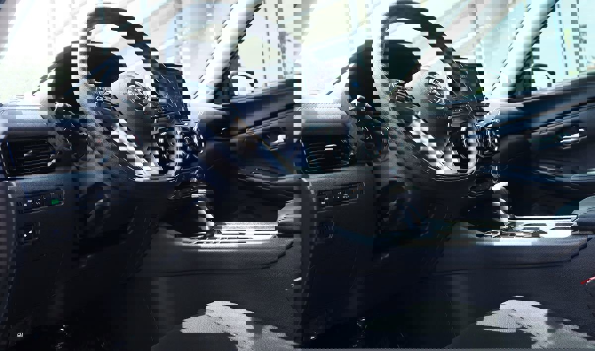 Used 2025 Nissan Sentra SV image 40