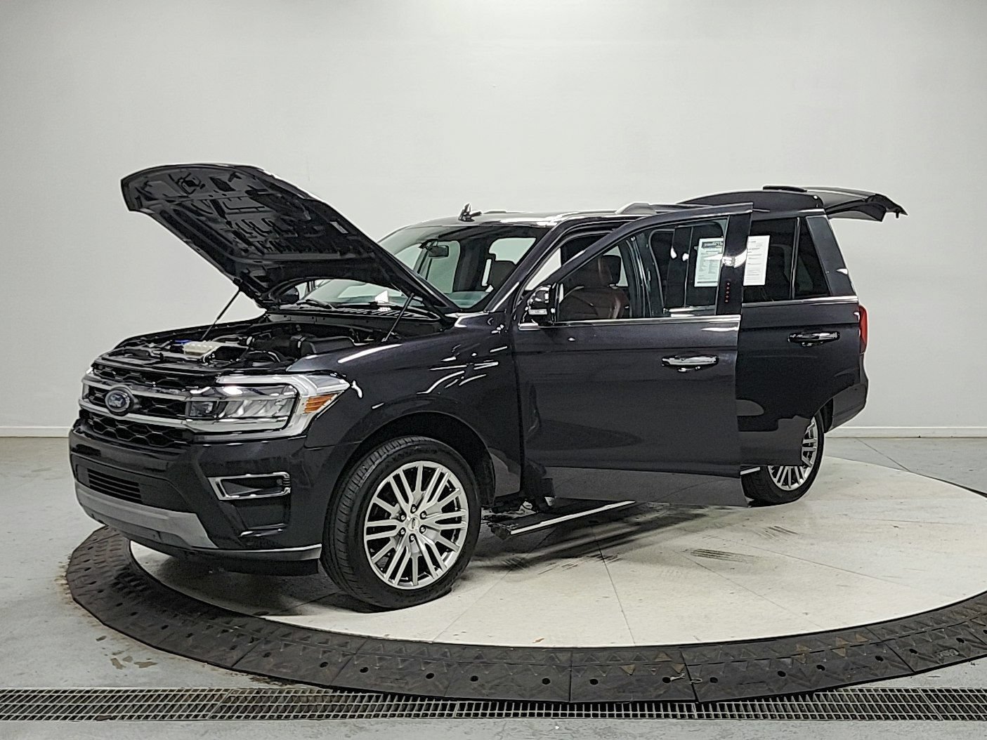 Used 2024 Ford Expedition Limited RWD image 11