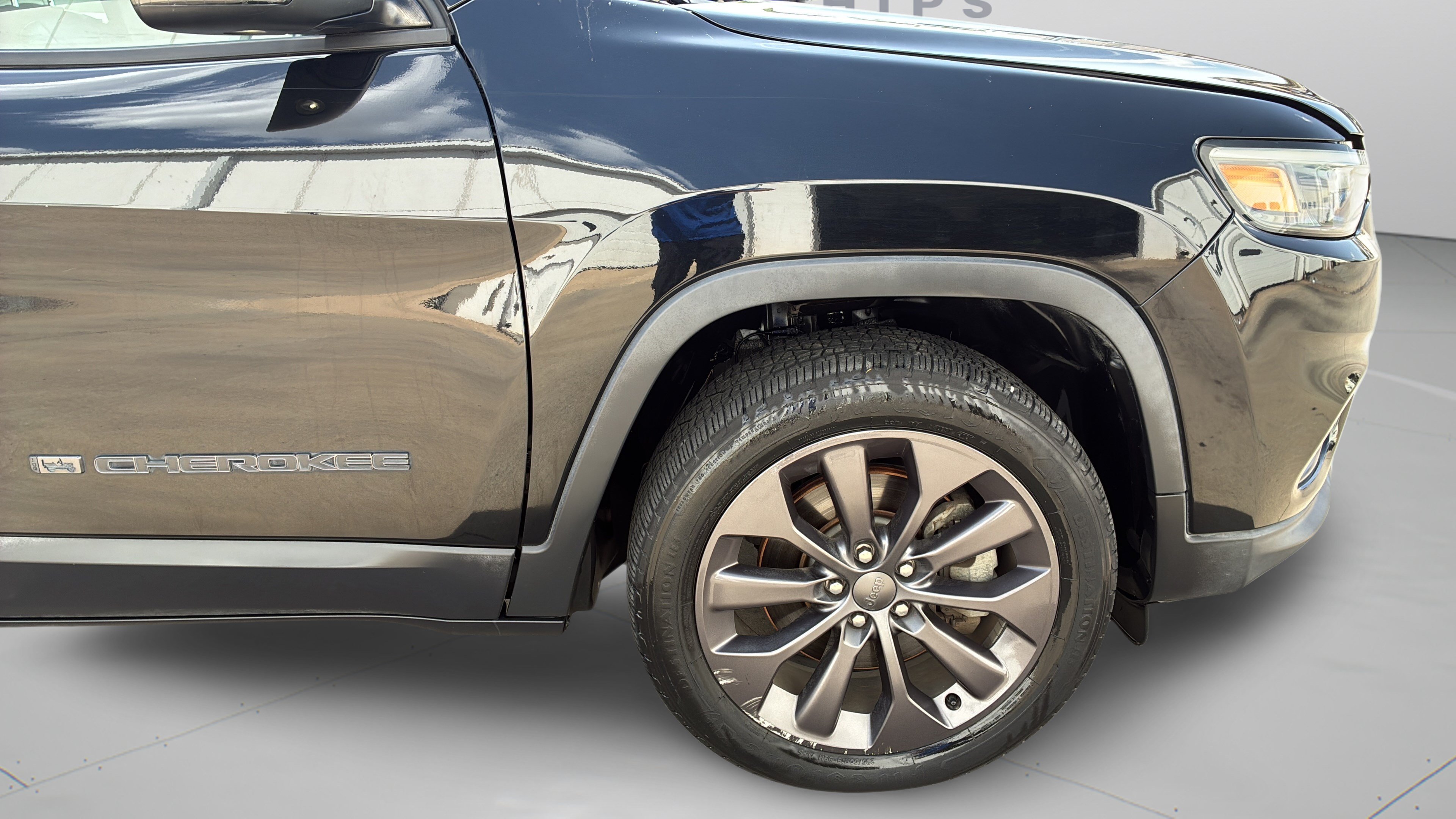 Used 2021 Jeep Cherokee Latitude Lux 80th Anniv w/ Quick Order Package 26U 80TH FWD image 29