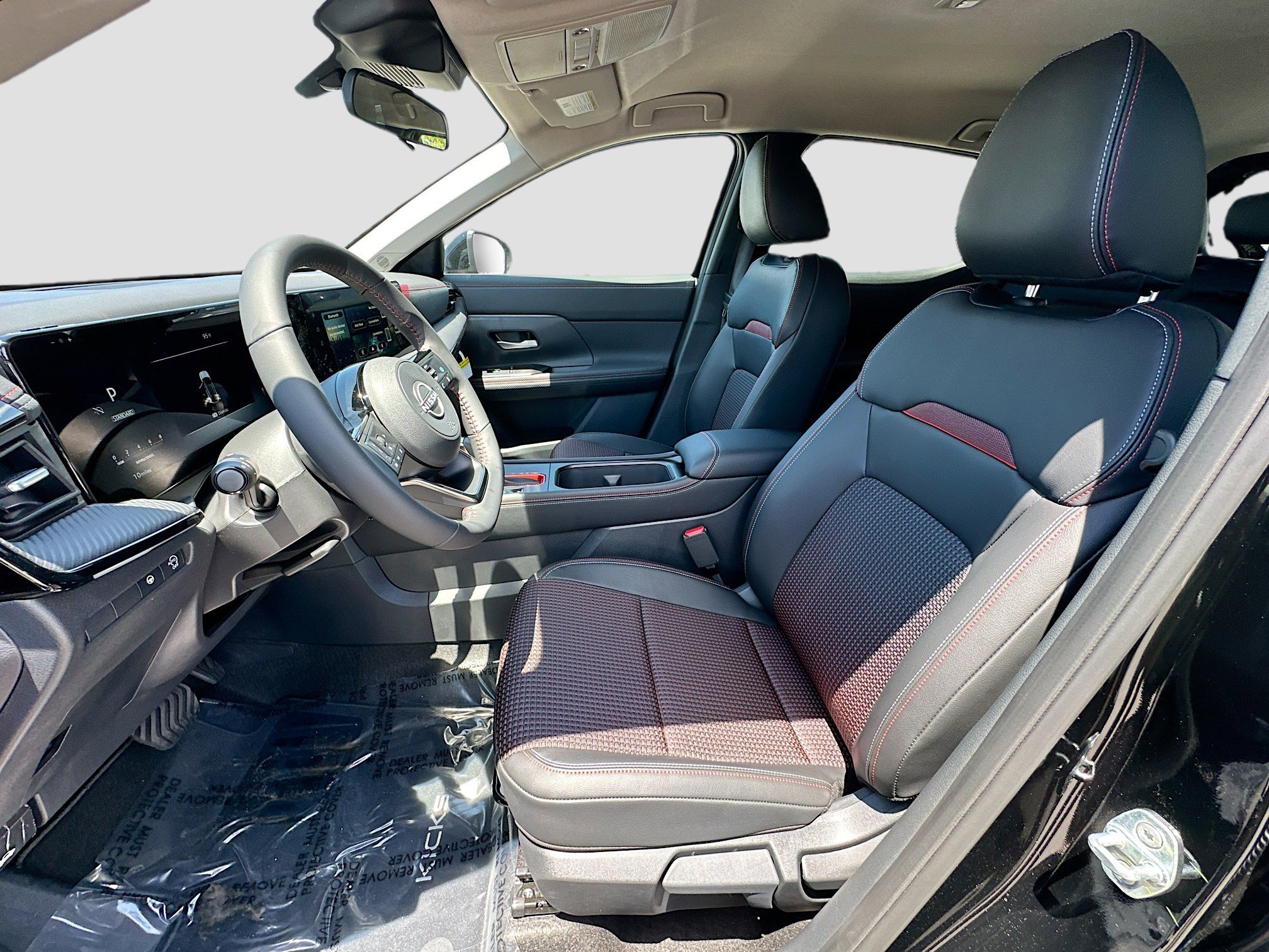 New 2025 Nissan Kicks SR FWD image 14