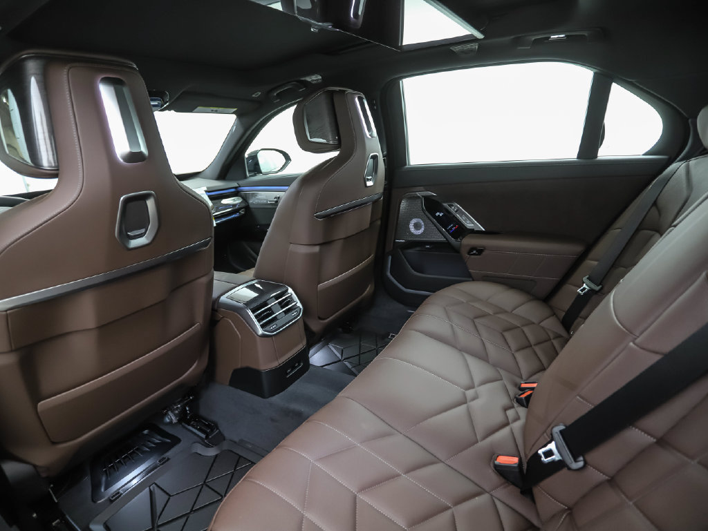 New 2027 BMW 740i xDrive w/ Executive Package AWD/4WD image 10