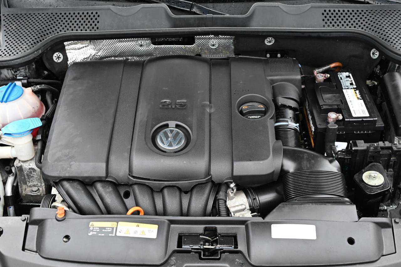 Used 2013 Volkswagen Beetle 2.5 50's Edition FWD image 38