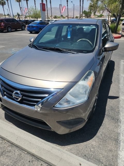Used 2015 Nissan Versa SV FWD image 1