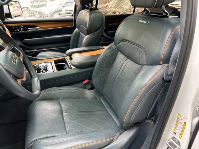 Used 2022 Jeep Grand Wagoneer Series III AWD/4WD image 9