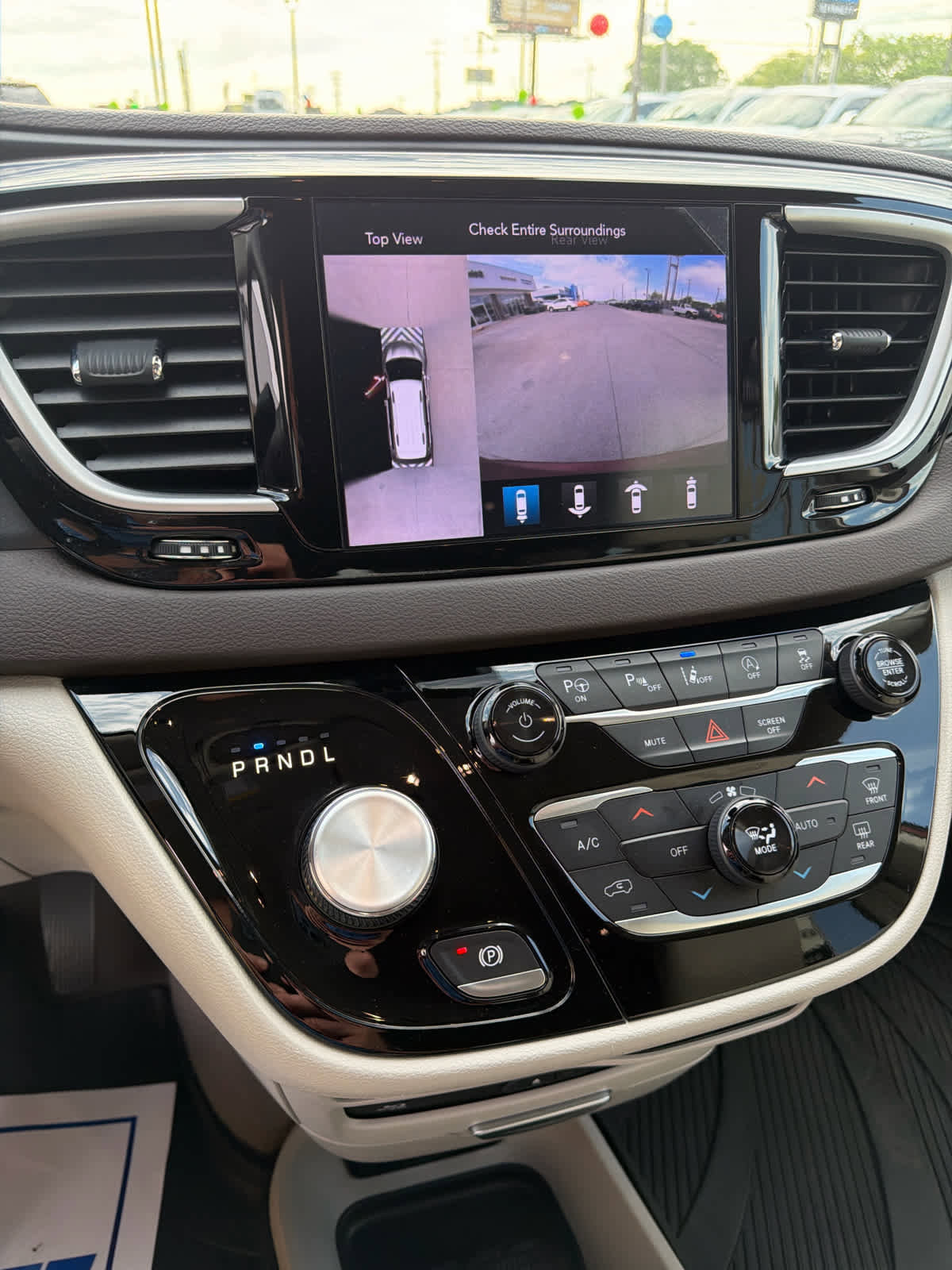 Used 2020 Chrysler Pacifica Touring-L Plus image 18