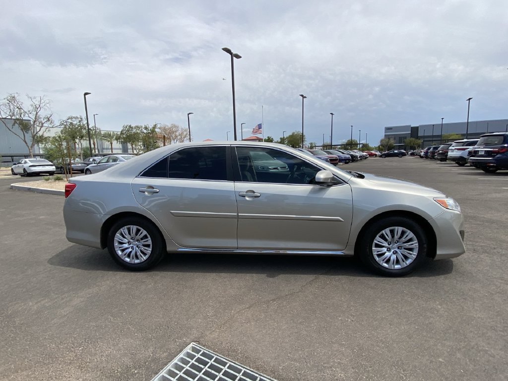 Used 2014 Toyota Camry LE FWD image 2