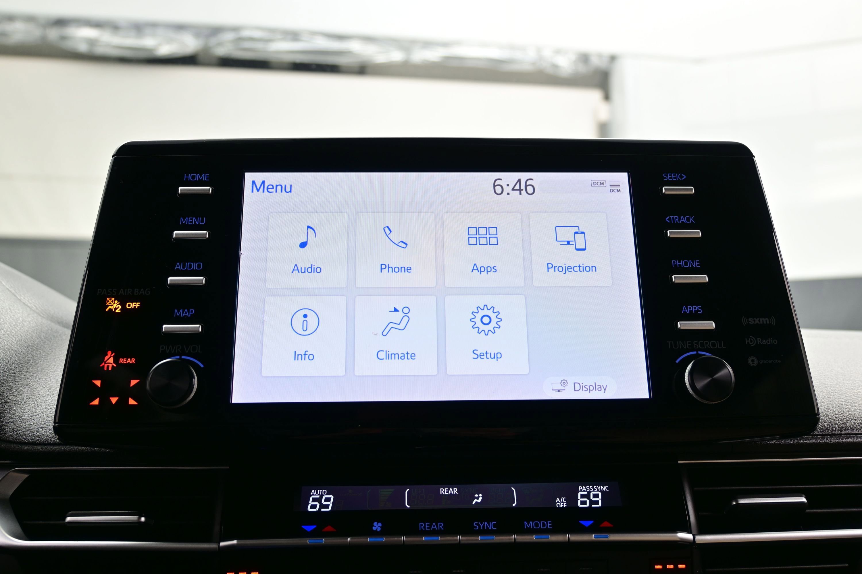 Used 2024 Toyota Sienna XLE AWD/4WD image 21