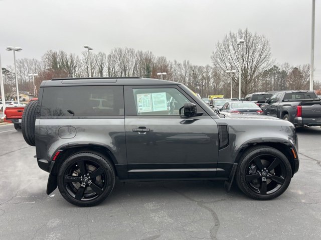 Used 2023 Land Rover Defender 90 X-Dynamic SE image 4