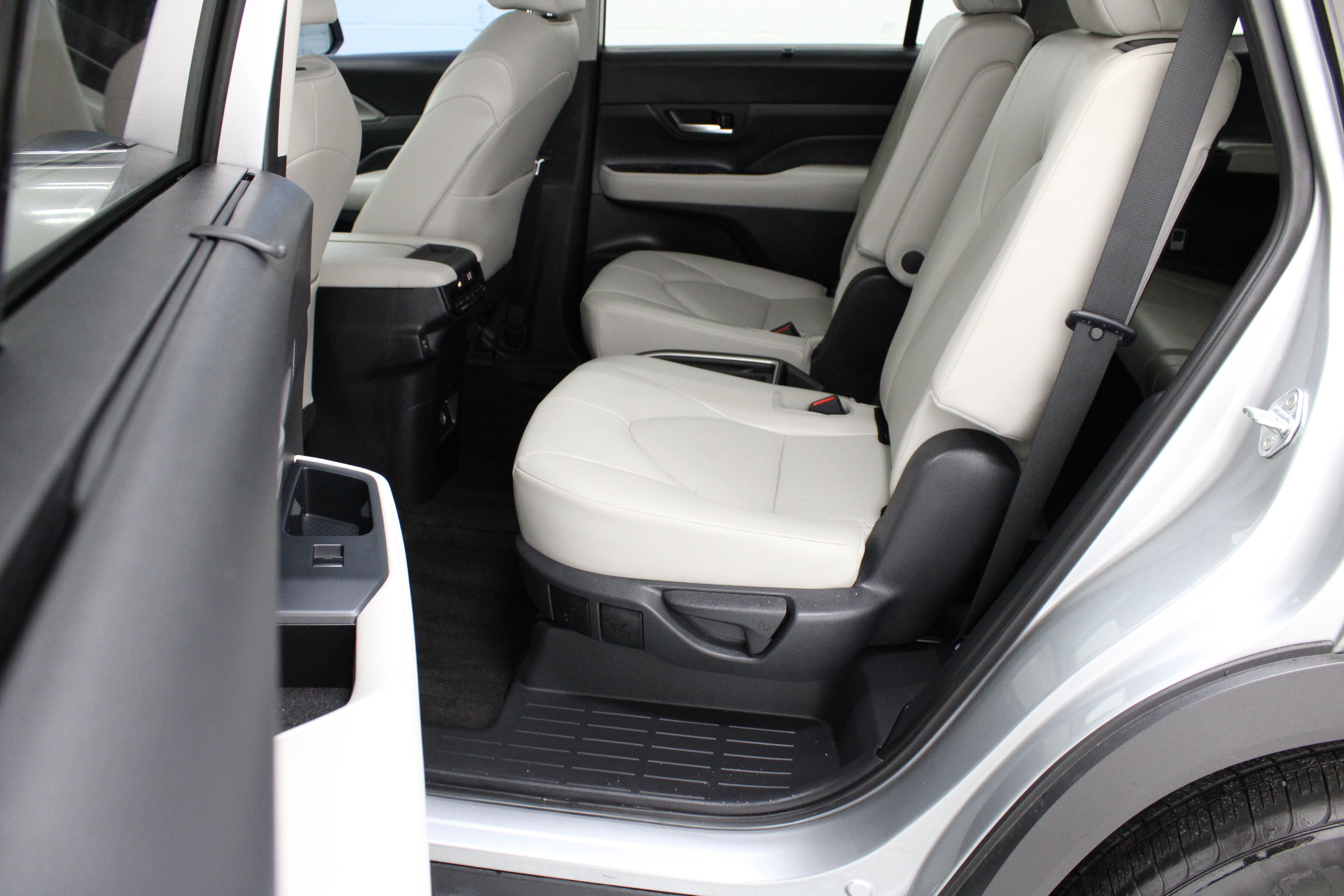 Used 2026 Toyota Grand Highlander AWD image 29