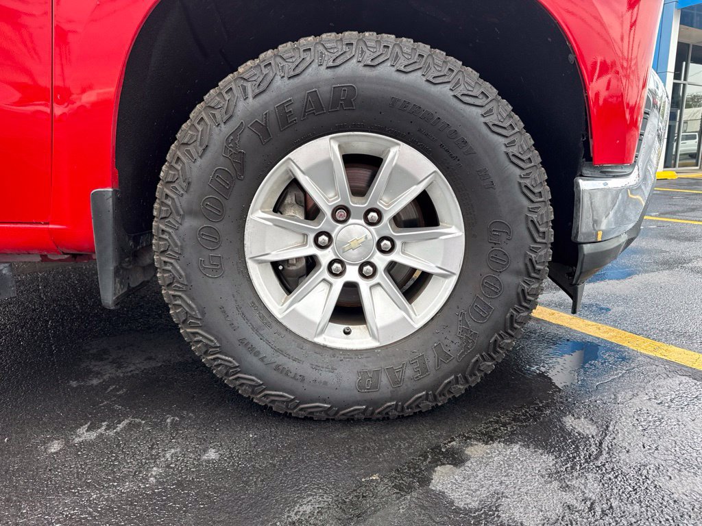 Used 2019 Chevrolet Silverado 1500 LT AWD/4WD image 3