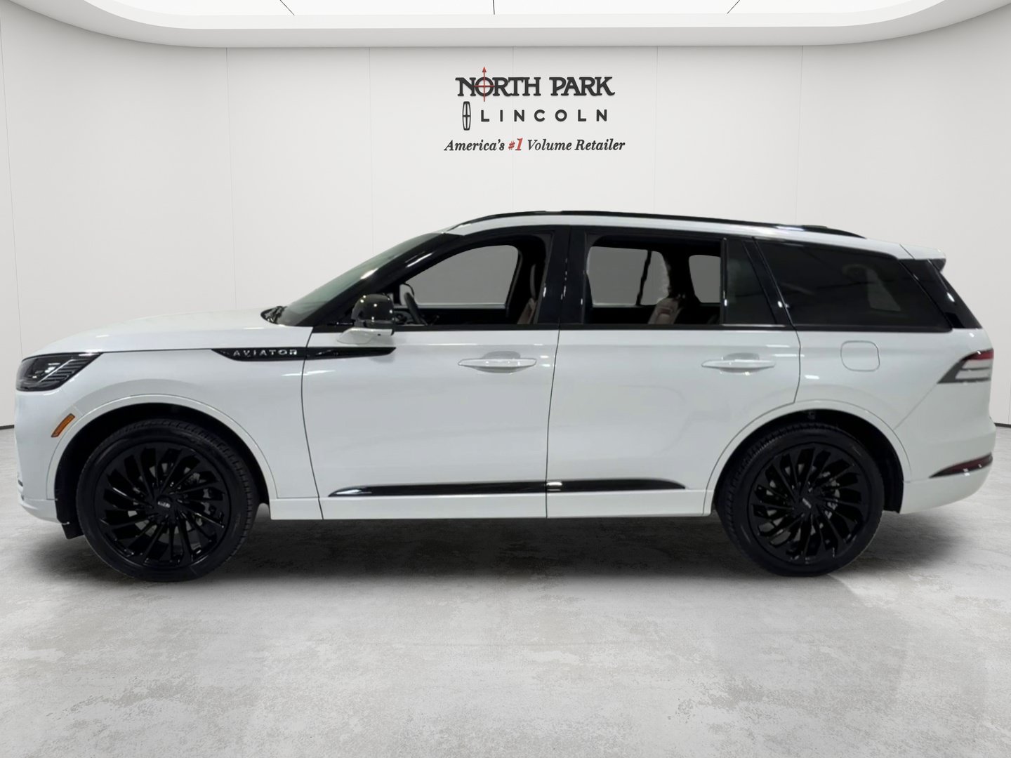 New 2026 Lincoln Aviator Reserve AWD/4WD image 2