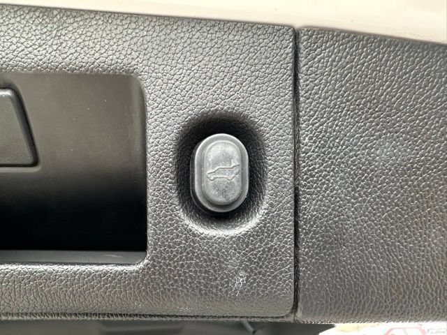Used 2019 Cadillac Escalade Luxury AWD/4WD image 23