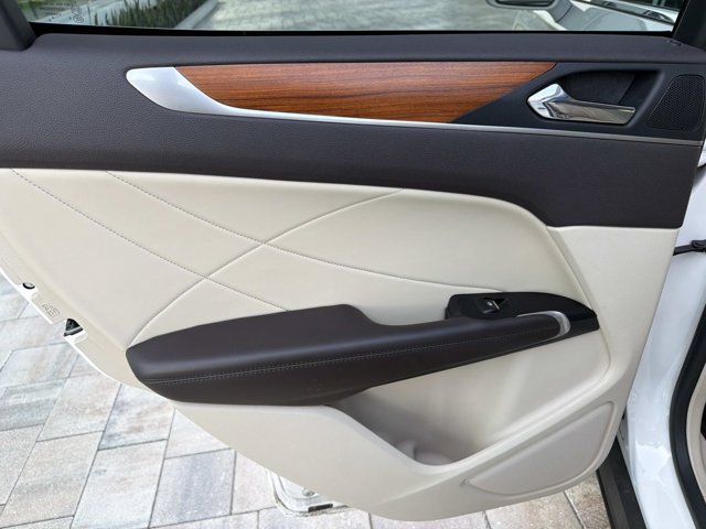 Used 2019 Lincoln MKC Select w/ Select Plus Package FWD image 15