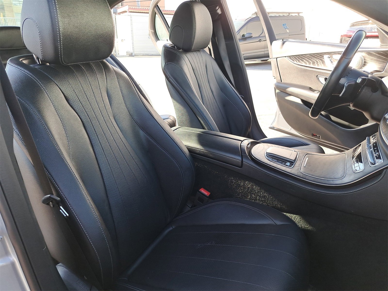 Used 2022 Mercedes-Benz E 350 Sedan w/ AMG Line Exterior image 10