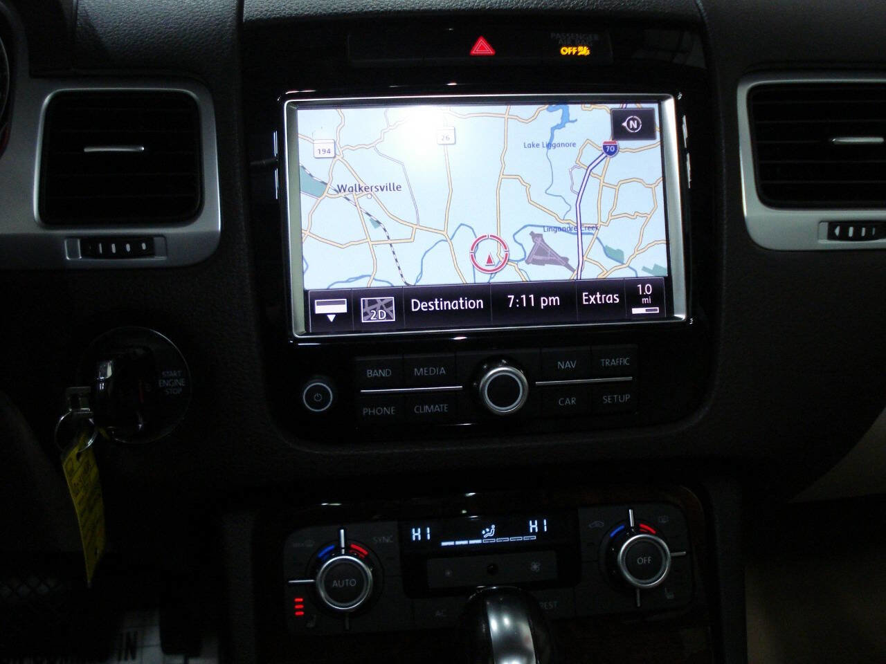 Used 2013 Volkswagen Touareg Sport image 25