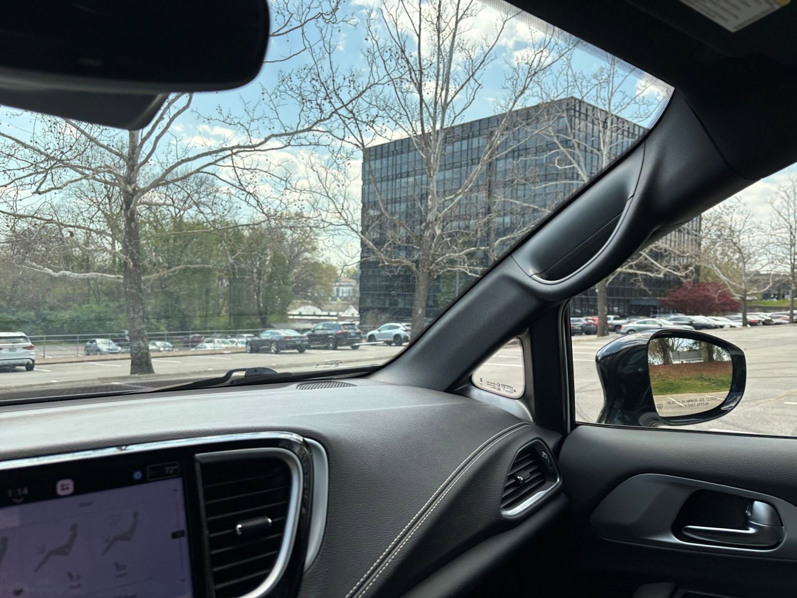 Used 2025 Chrysler Pacifica Limited image 40