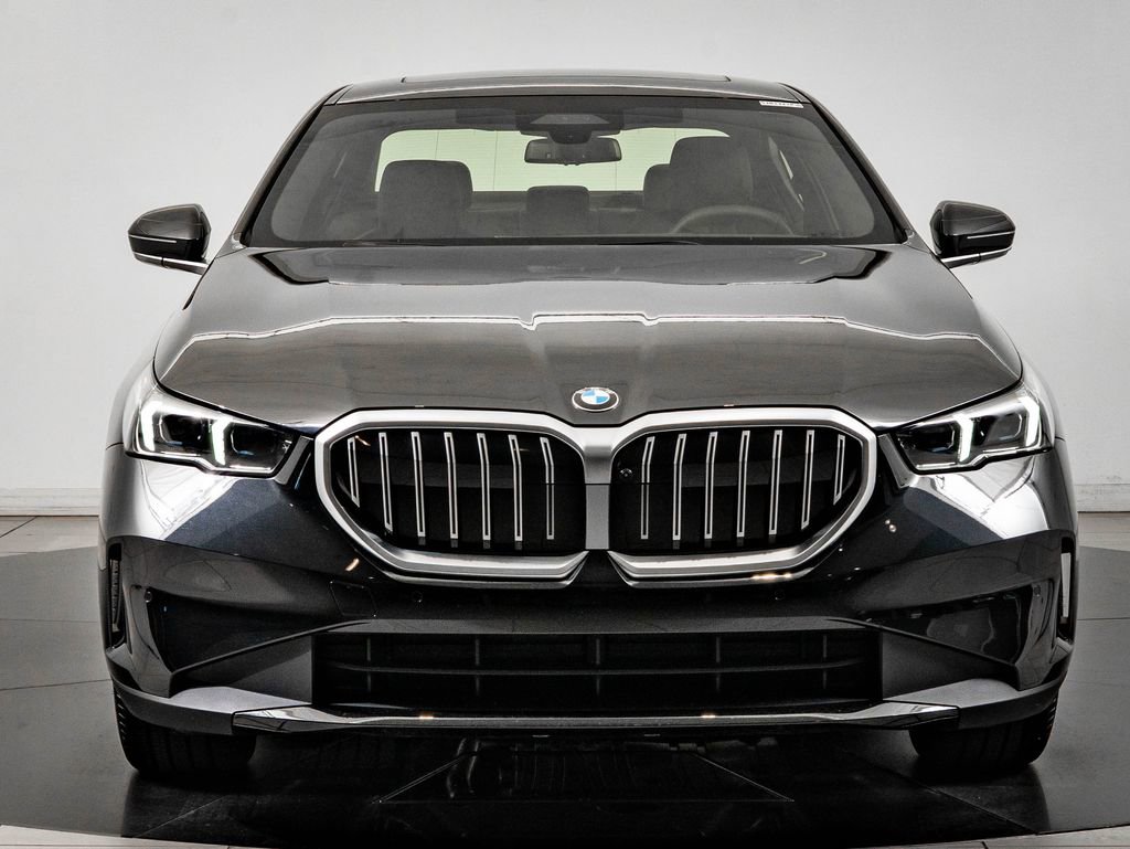 Certified 2025 BMW 530i xDrive AWD/4WD image 2