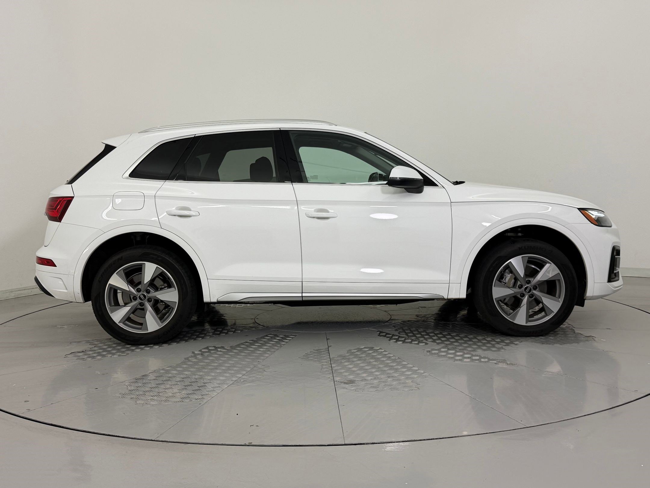 Used 2023 Audi Q5 2.0T Premium w/ Convenience Package image 8