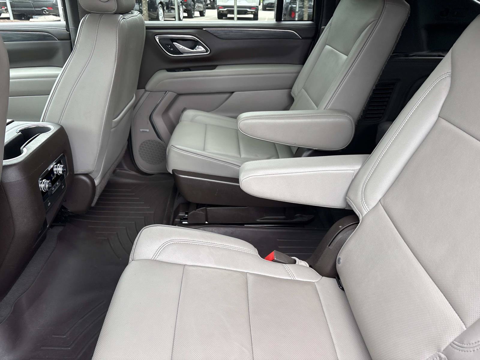Used 2023 GMC Yukon XL SLT AWD/4WD image 31