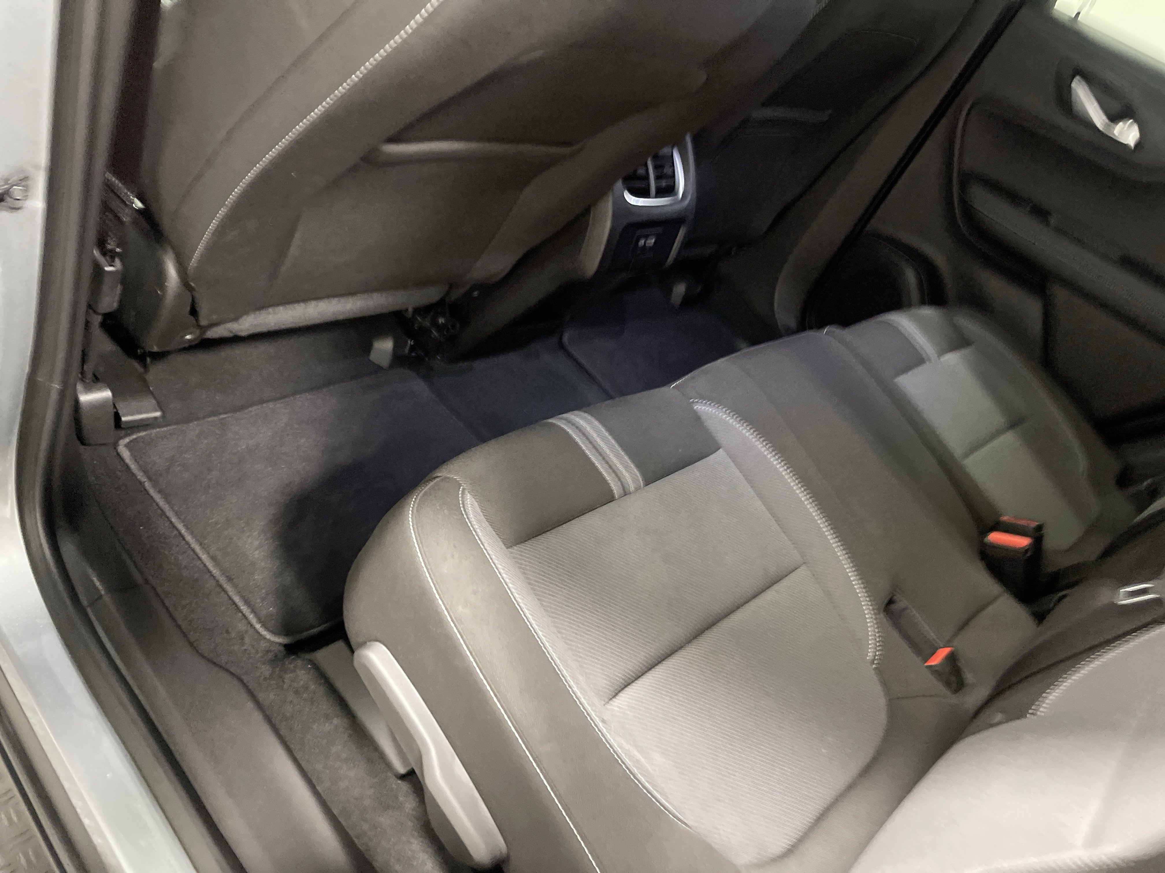 Used 2025 Chevrolet Blazer LT AWD/4WD image 17