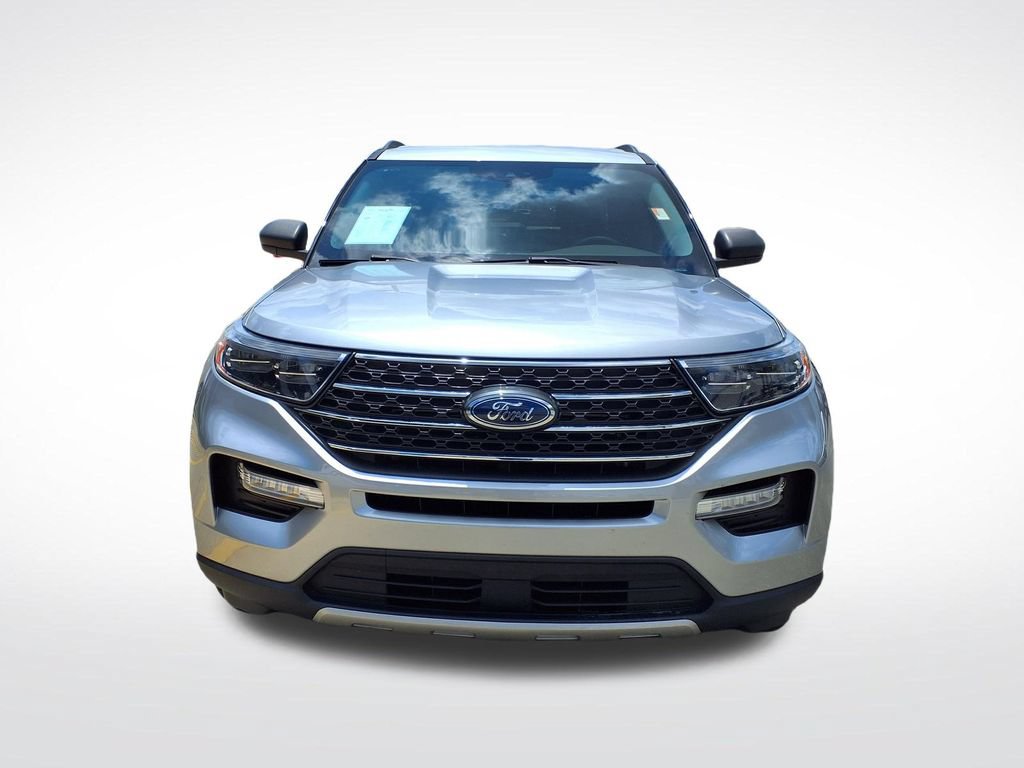 Used 2023 Ford Explorer XLT w/ Equipment Group 202A RWD image 2