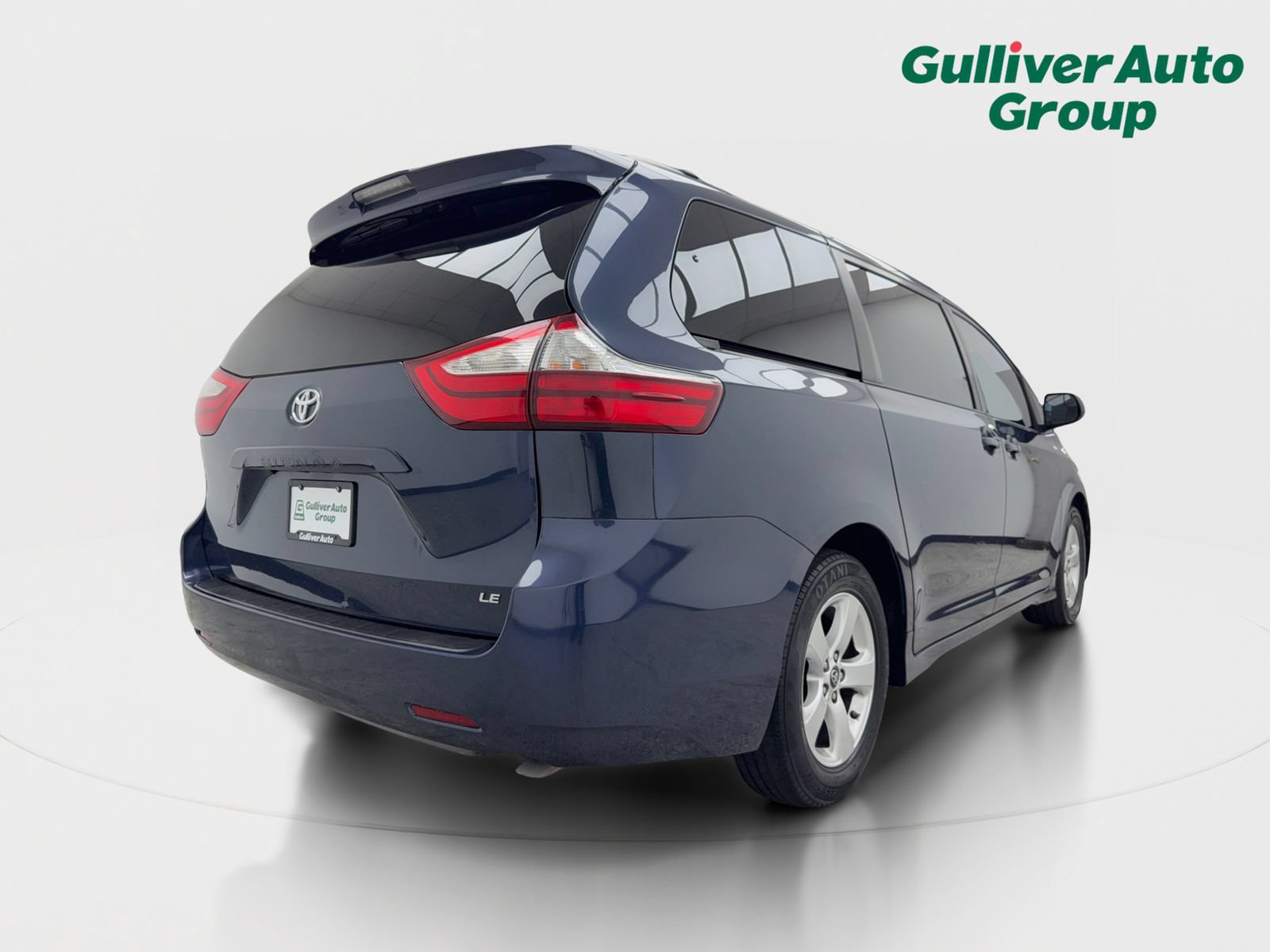 Used 2018 Toyota Sienna LE w/ Carpet Mat Package FWD image 8