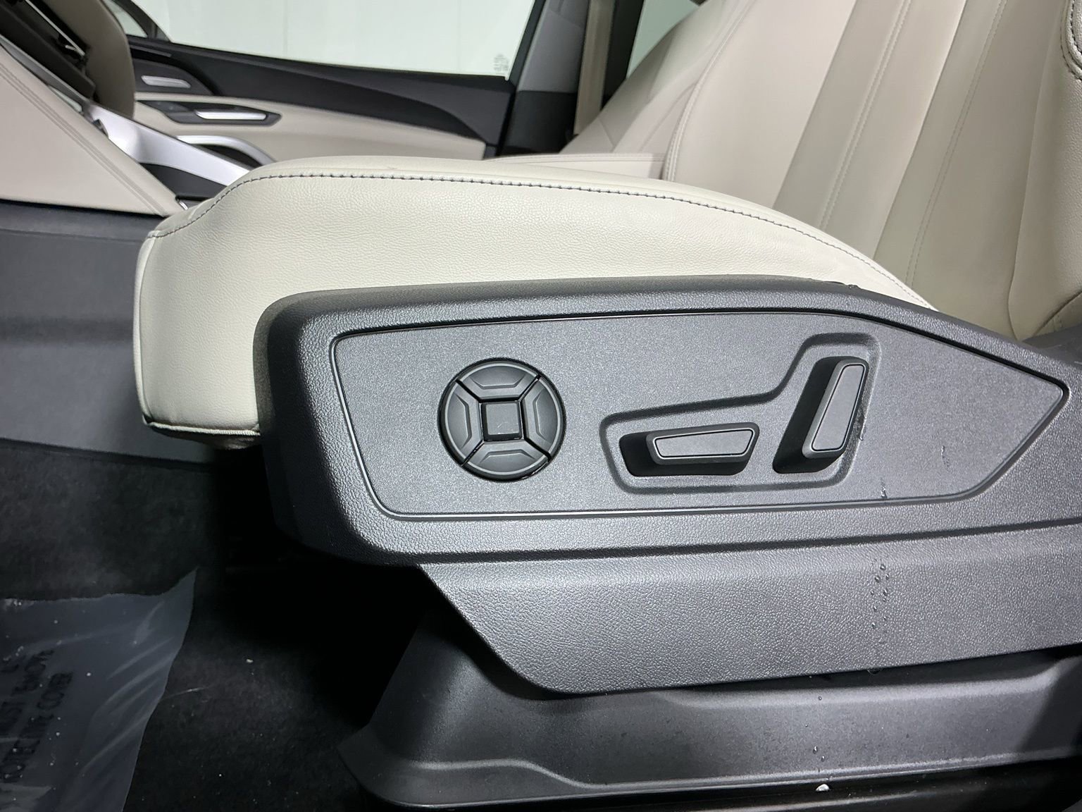 Used 2025 Audi Q5 Premium Plus w/ Premium Plus image 15