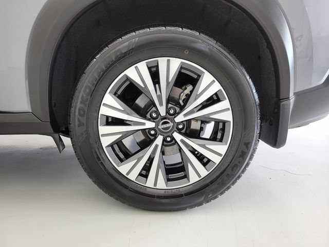 Used 2023 Nissan Rogue SV w/ SV Premium B Package FWD image 12