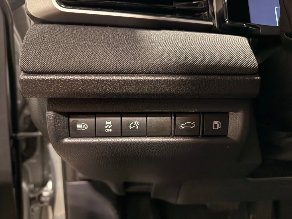 Used 2025 Toyota Camry LE image 14