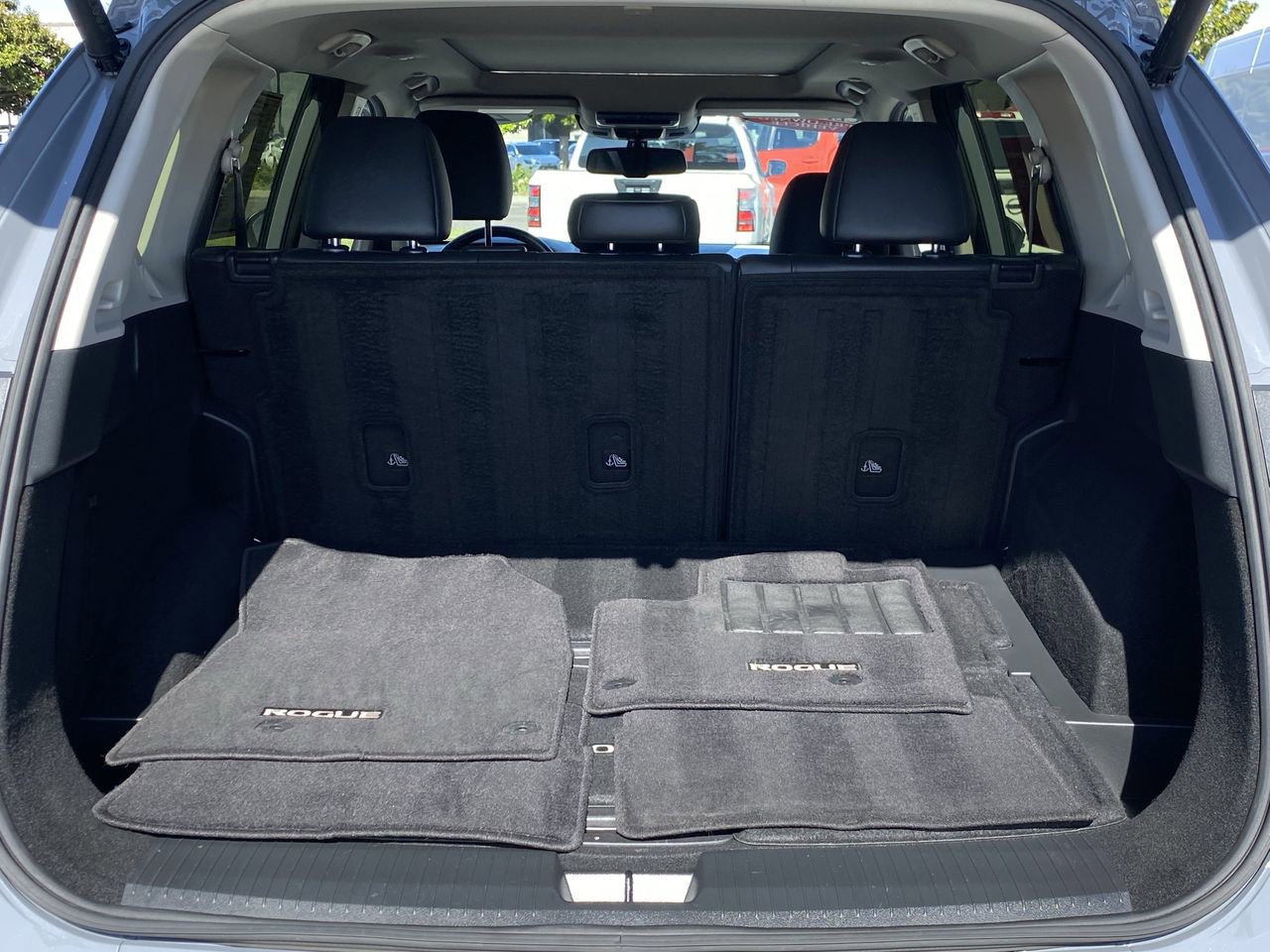 Certified 2025 Nissan Rogue SL w/ SL Premium Package FWD image 12