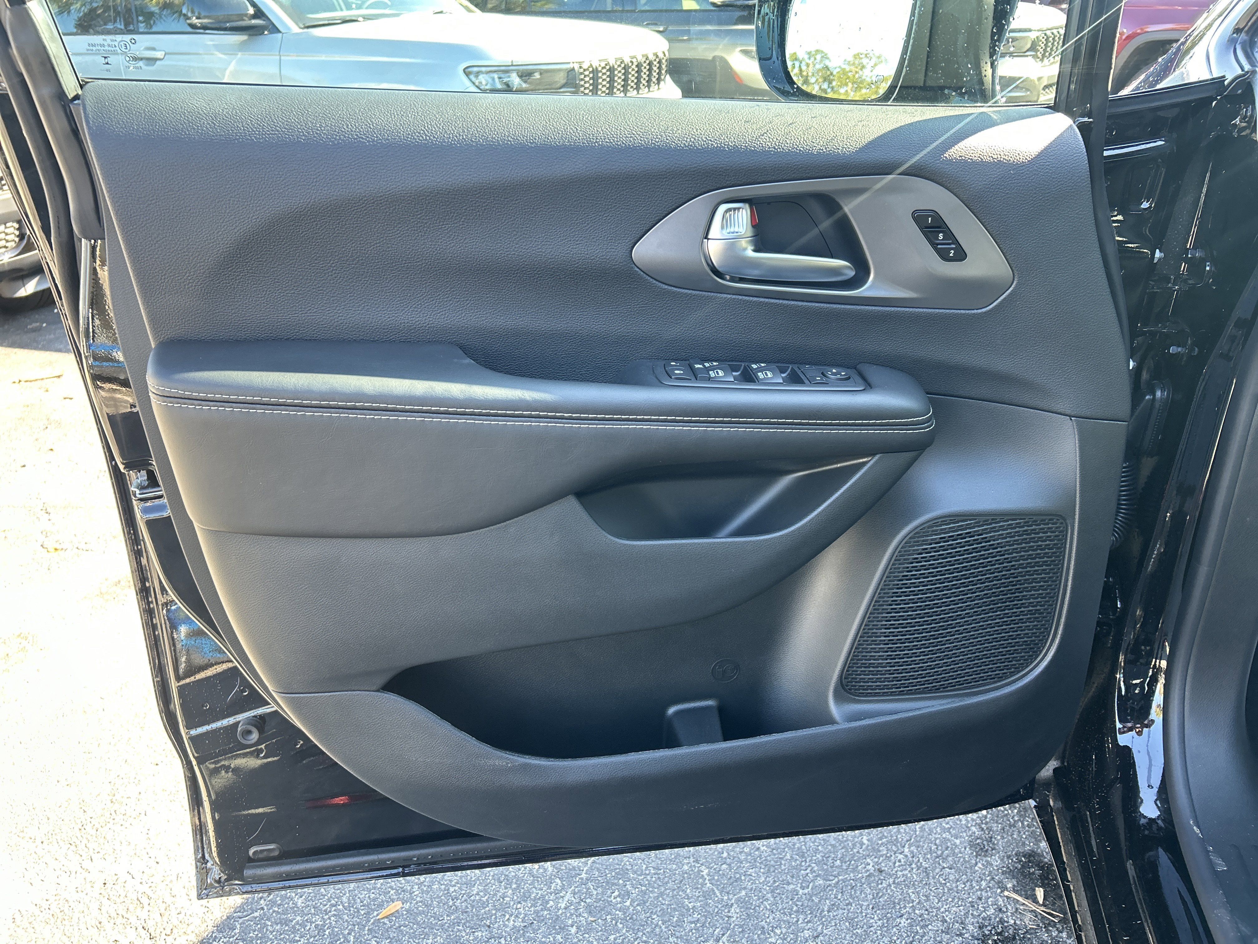 New 2026 Chrysler Pacifica Select image 32