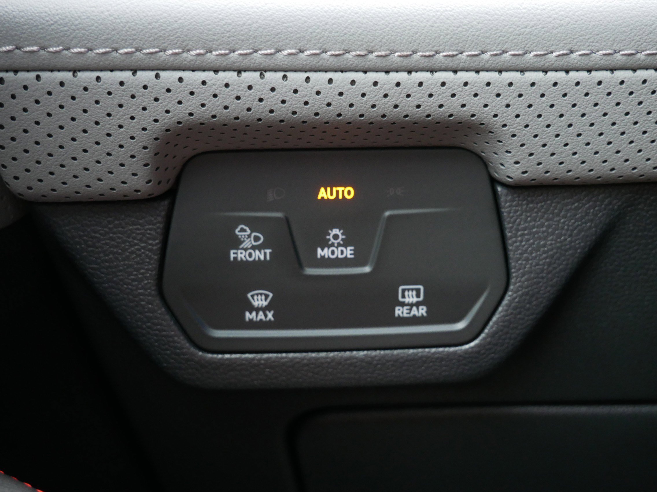 Certified 2025 Volkswagen Atlas Peak Edition SE image 25