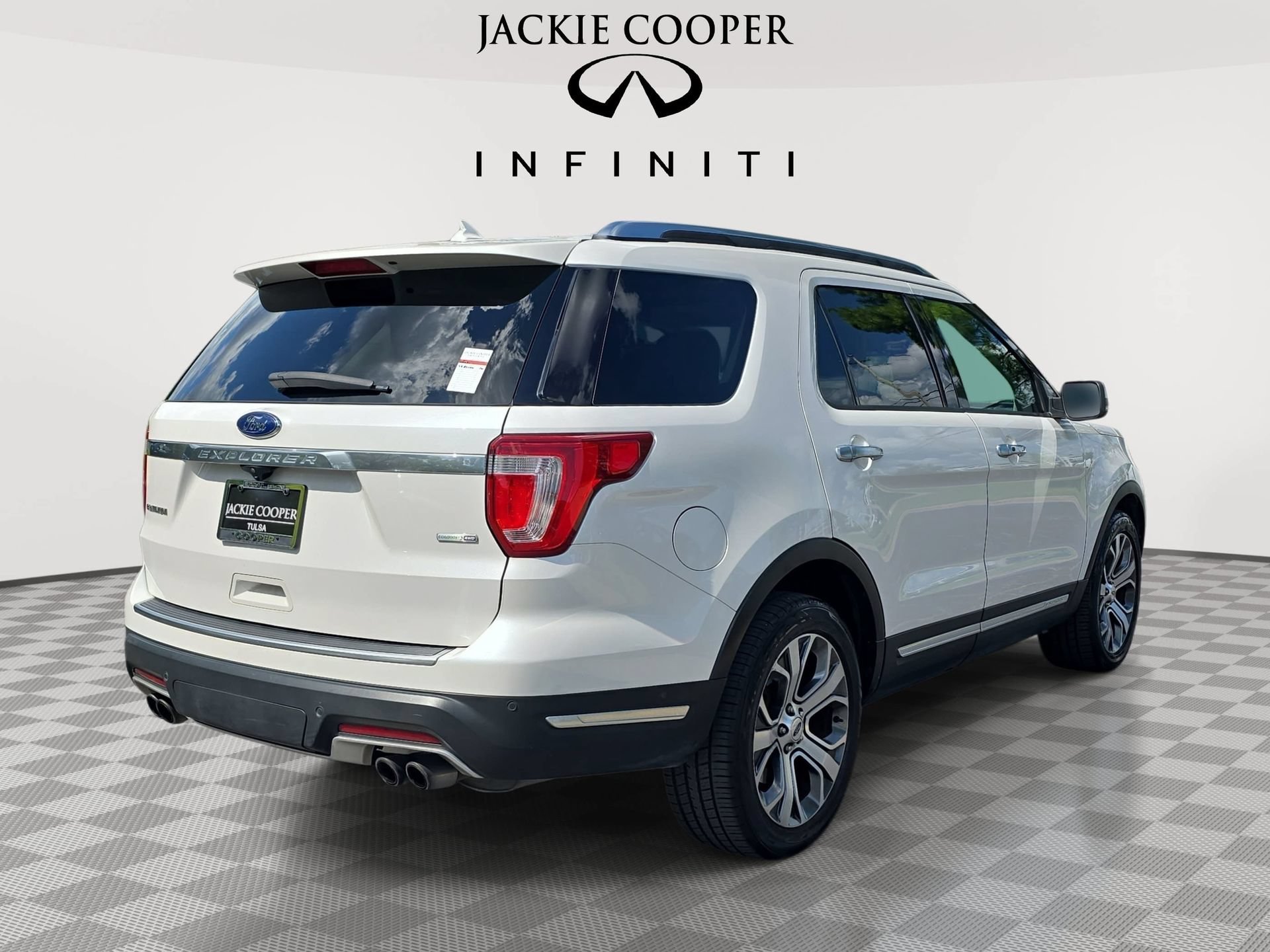 Used 2018 Ford Explorer Platinum AWD/4WD image 5
