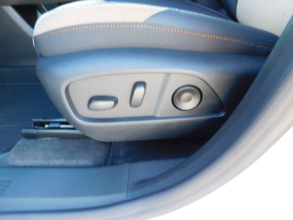 New 2026 Chevrolet Equinox ACTIV w/ LPO, Floor Liner Package AWD/4WD image 13