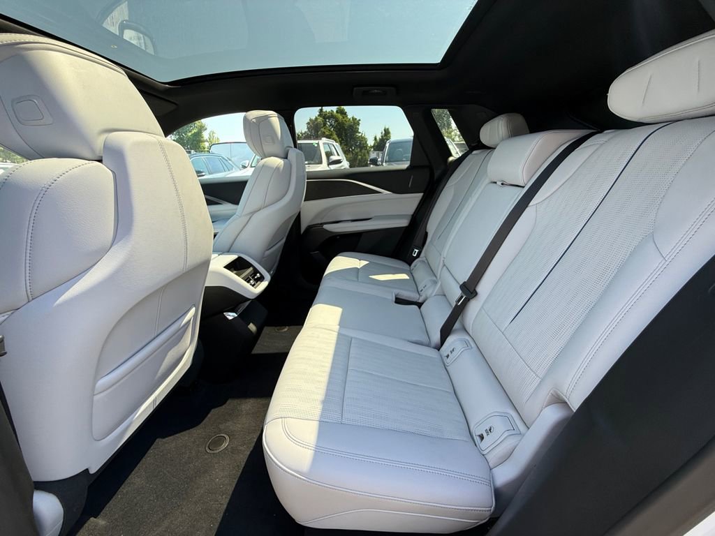 Used 2025 Cadillac Lyriq Sport AWD/4WD image 26