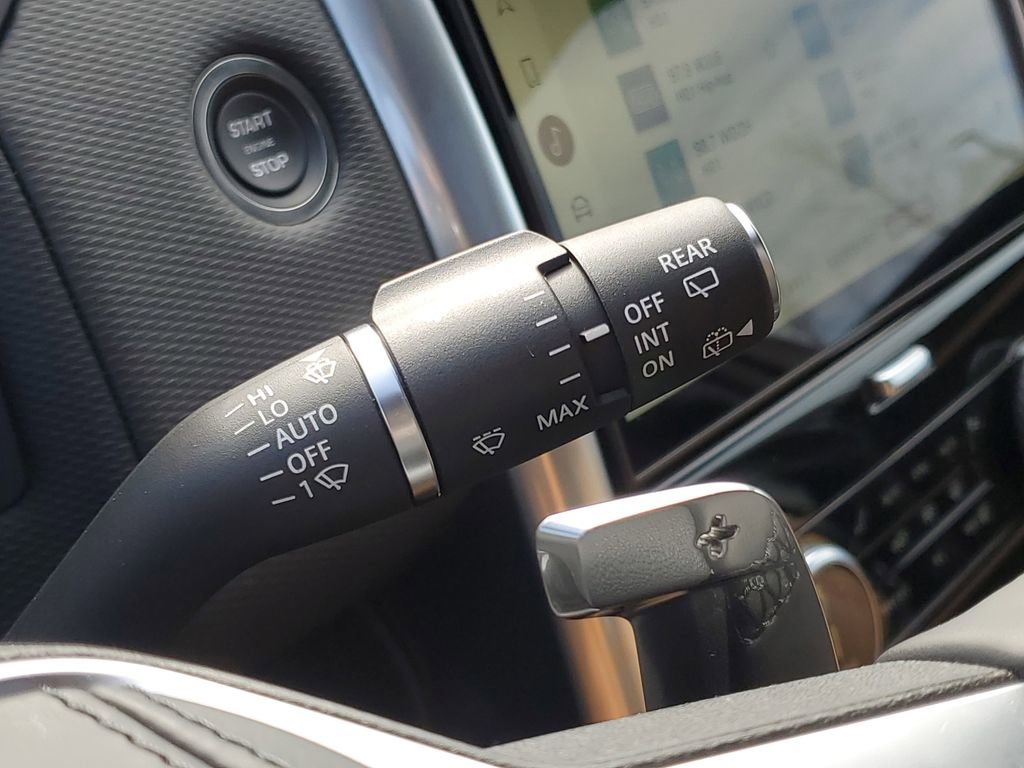 Used 2025 Land Rover Discovery Dynamic SE AWD/4WD image 19