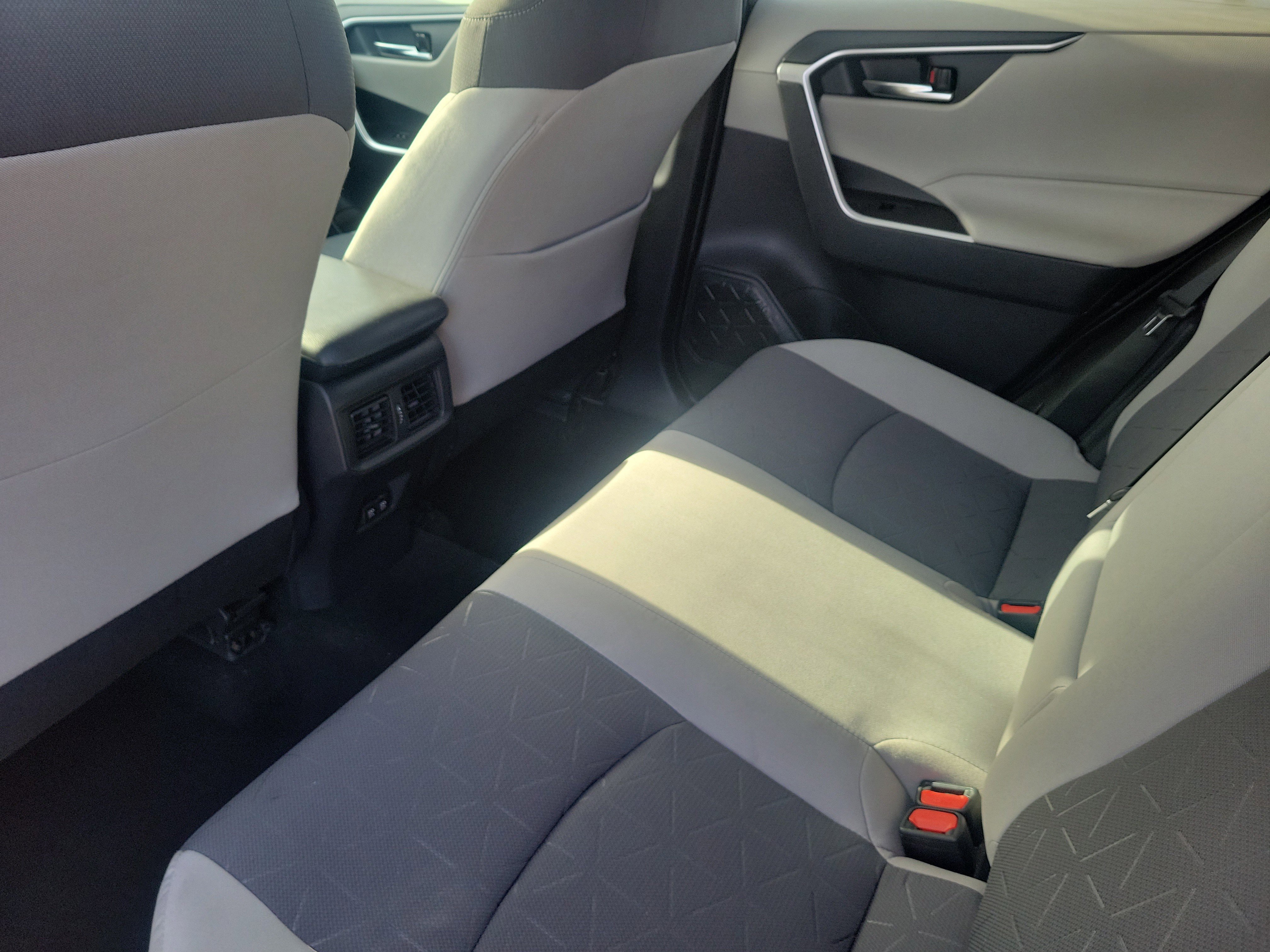 Used 2021 Toyota RAV4 XLE image 9