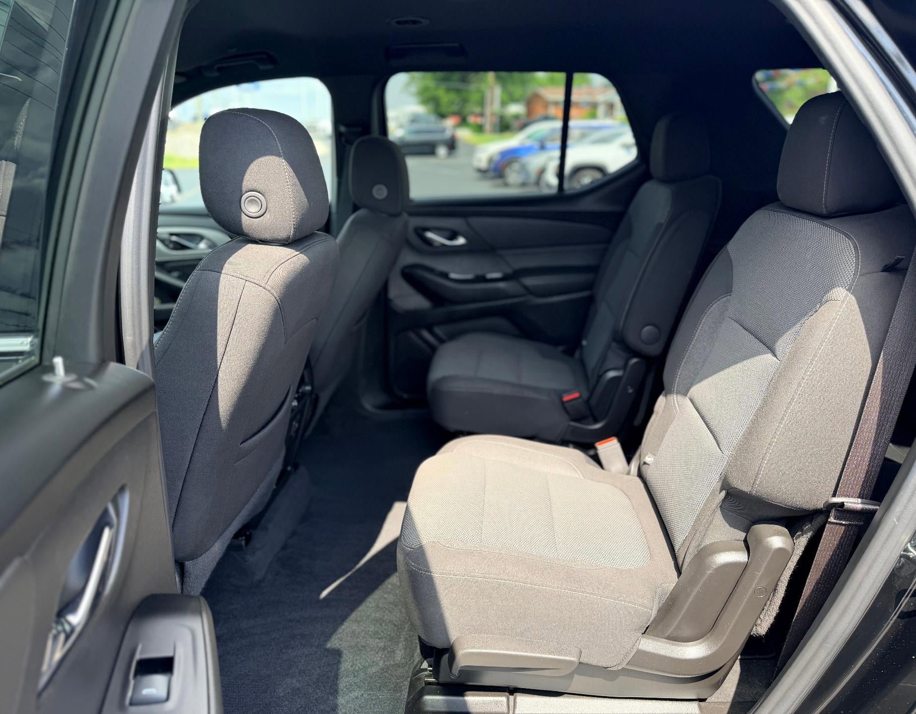 Used 2023 Chevrolet Traverse LT FWD image 11