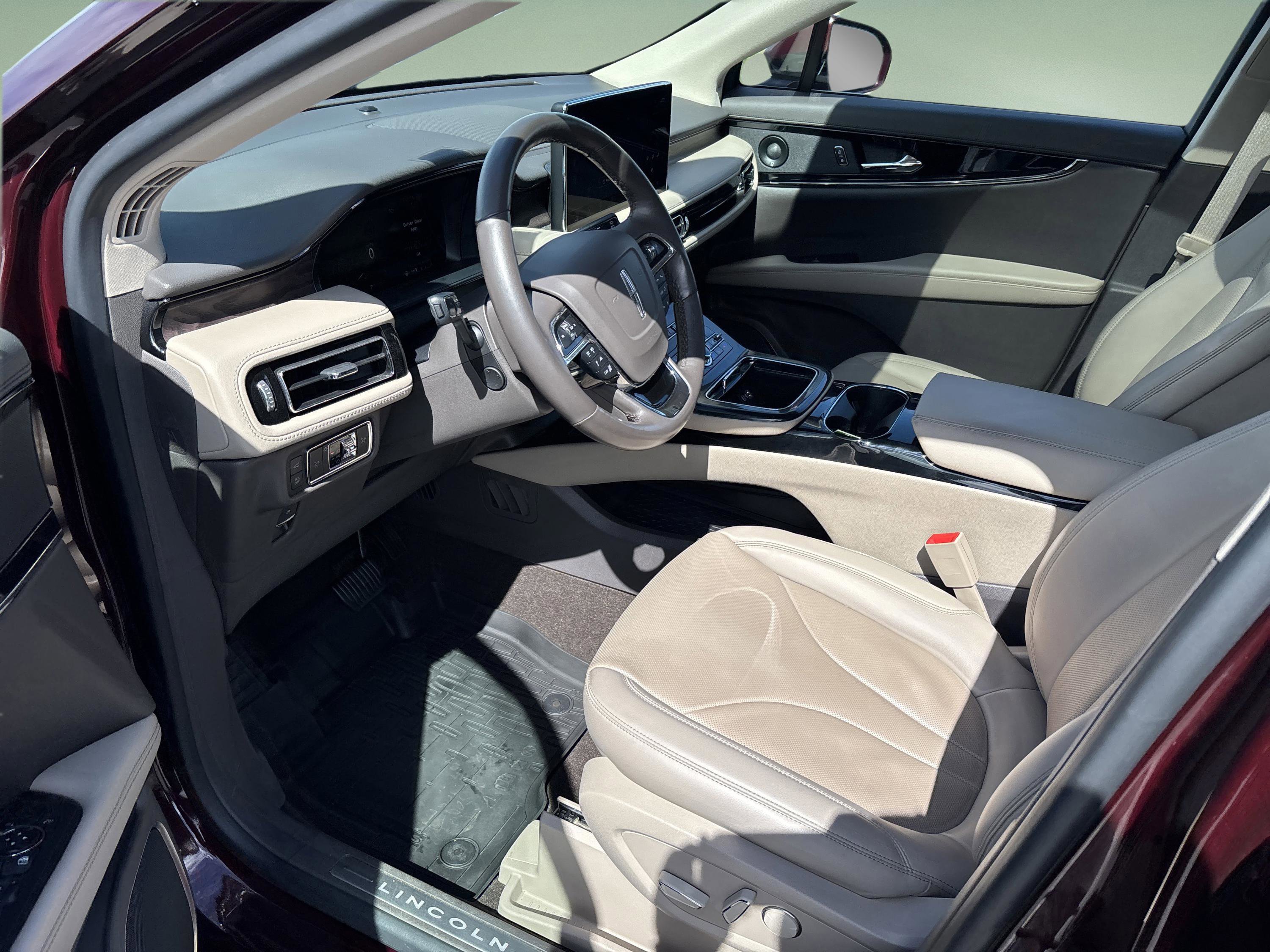 Used 2022 Lincoln Nautilus Reserve w/ Equipment Group 201A image 21