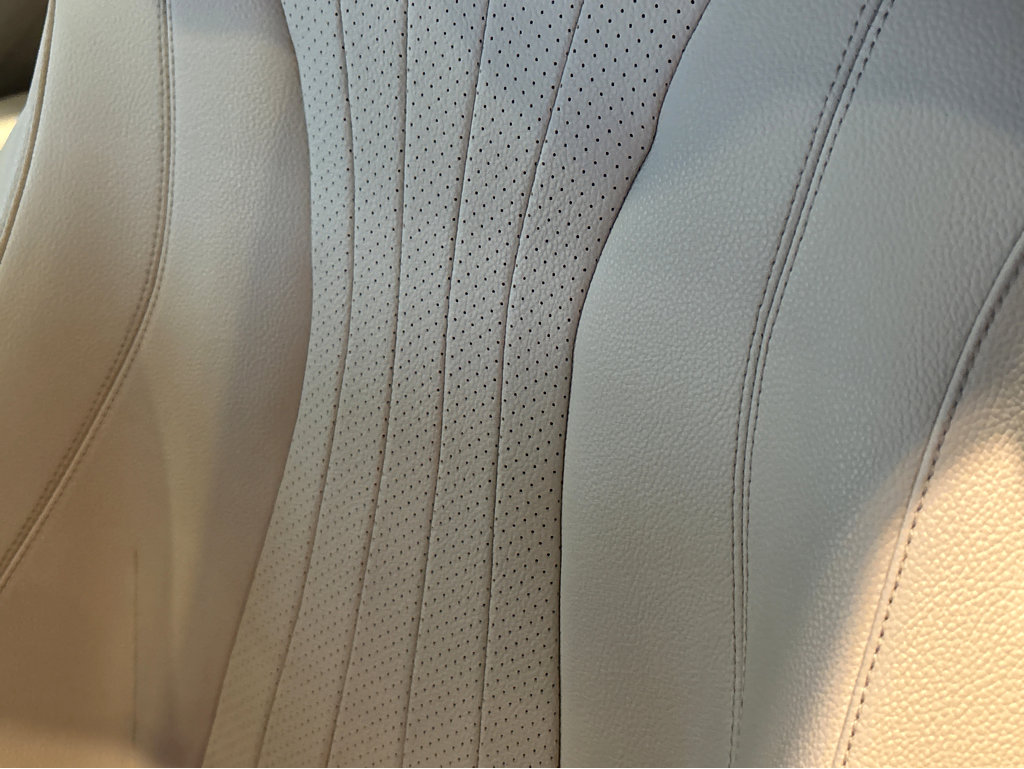 Used 2017 Mercedes-Benz E 300 4MATIC image 6