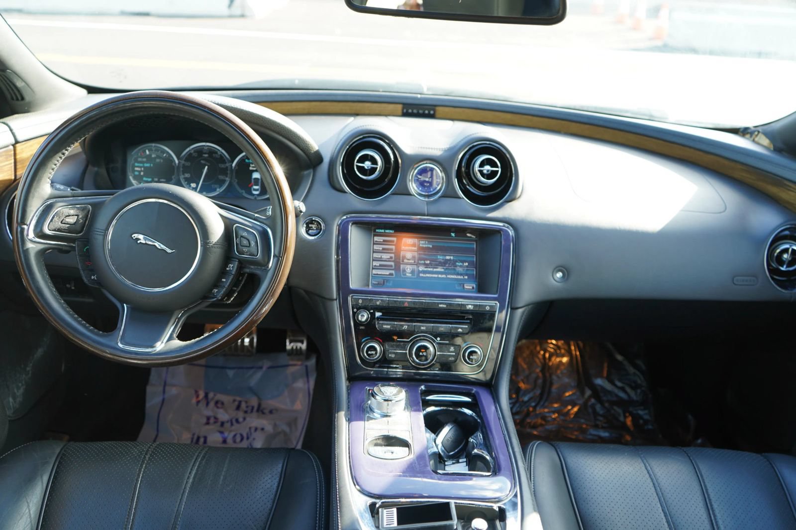 Used 2011 Jaguar XJ L Supersport RWD image 15