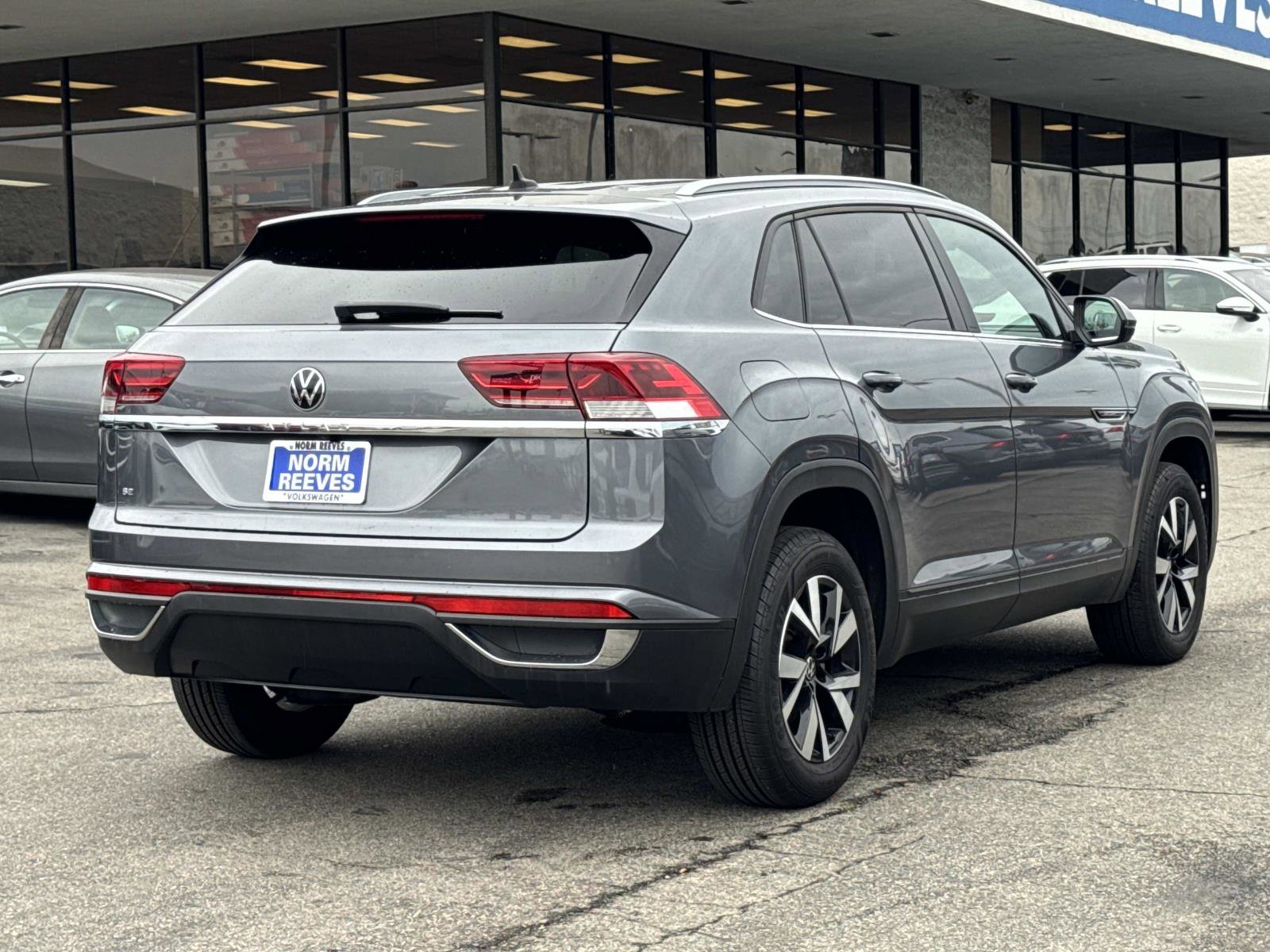 Certified 2022 Volkswagen Atlas Cross Sport SE image 5