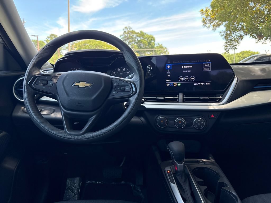 Used 2026 Chevrolet Trax LS FWD image 13