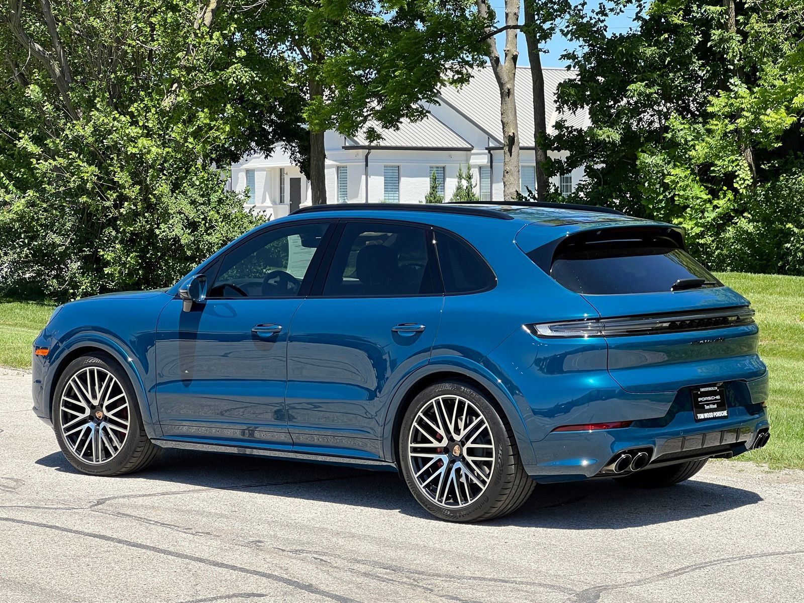Certified 2025 Porsche Cayenne GTS AWD/4WD image 3